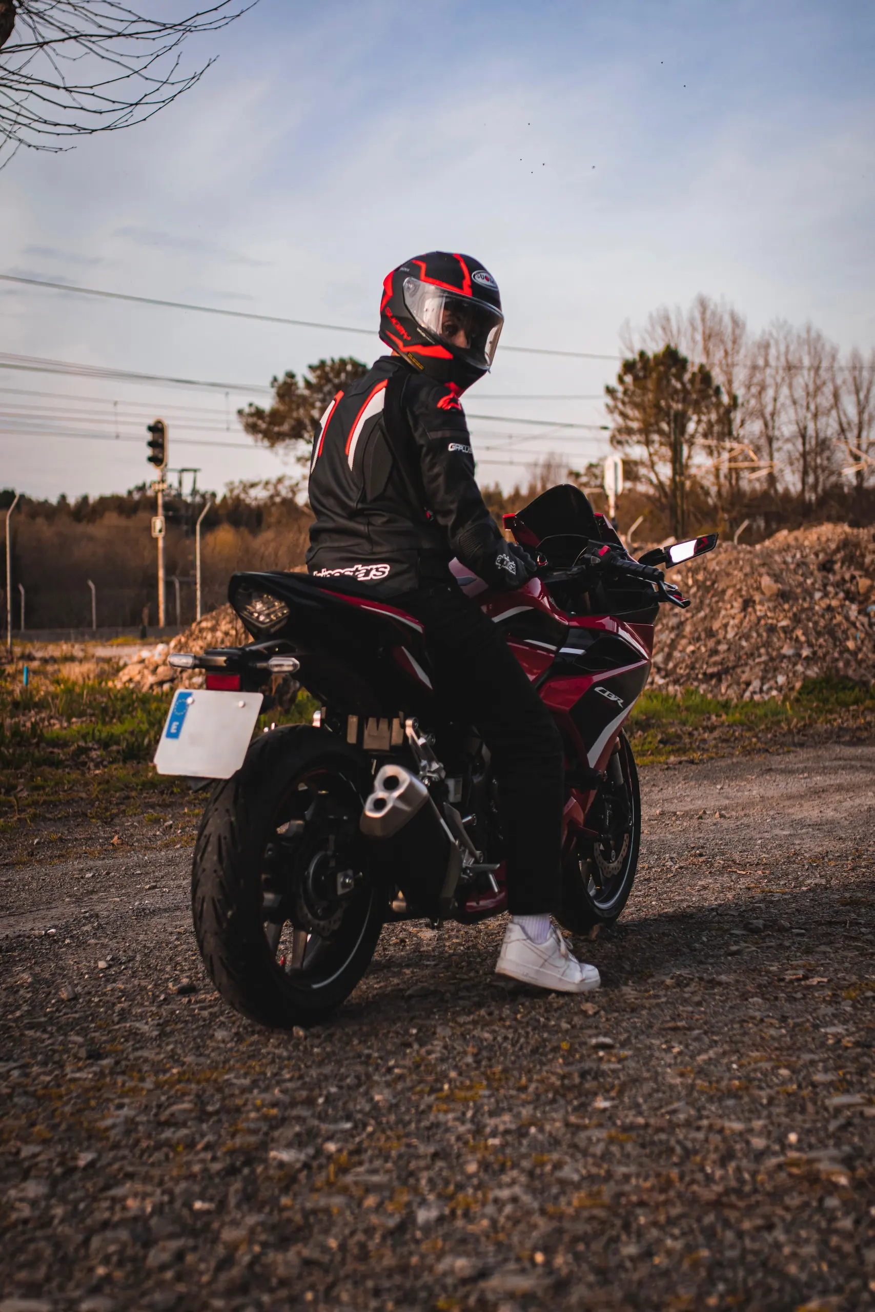 Luz dorada sobre dos ruedas