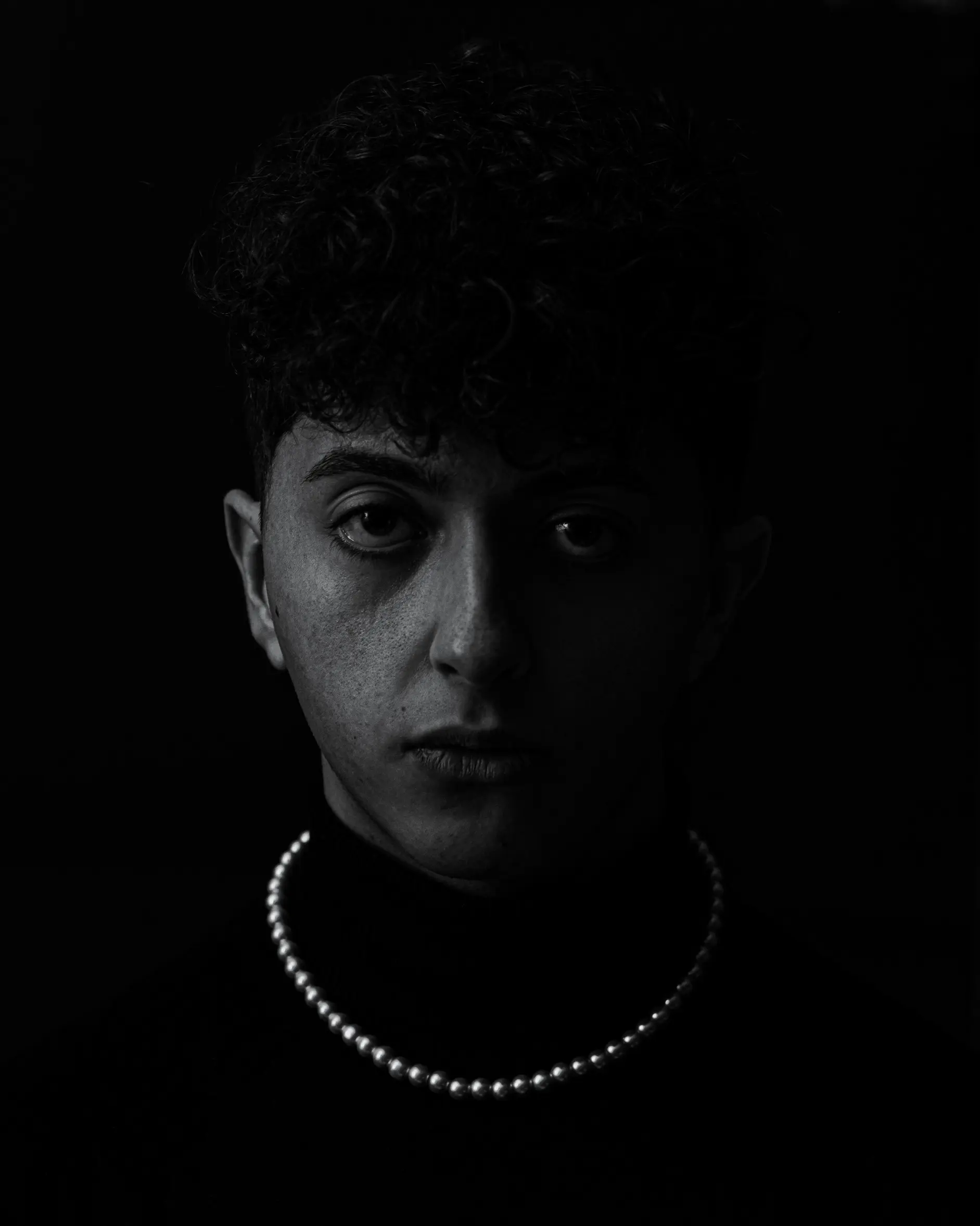 Retrato de identidad visual de Eloy Lozano